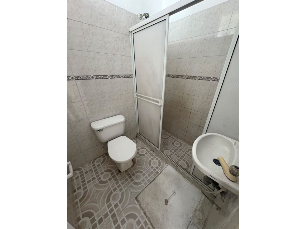 SE VENDE CASA CON 2 APARTAMENTOS Y LOCAL COMERCIAL | BARRIO EL TRIUNFO — foto 2