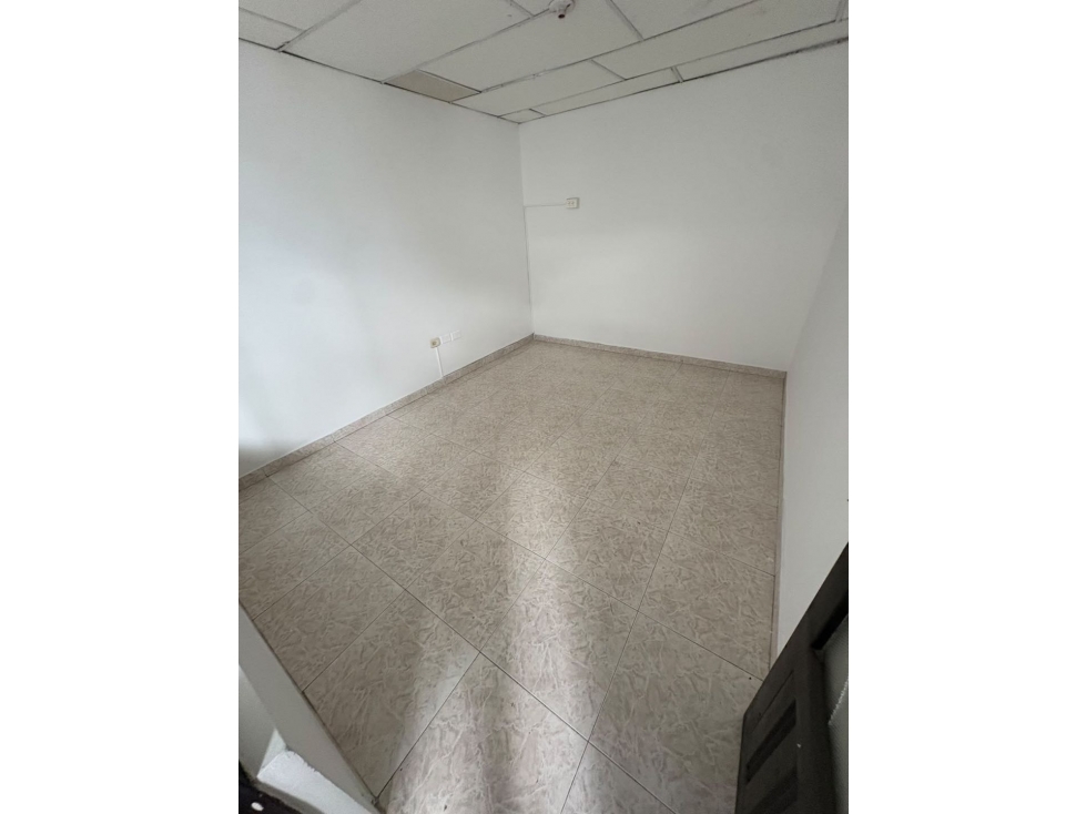 SE VENDE CASA CON 2 APARTAMENTOS Y LOCAL COMERCIAL | BARRIO EL TRIUNFO — foto 3