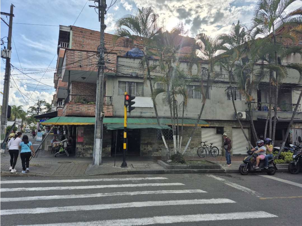 Se vende casa con 2 locales en itagui santa maría