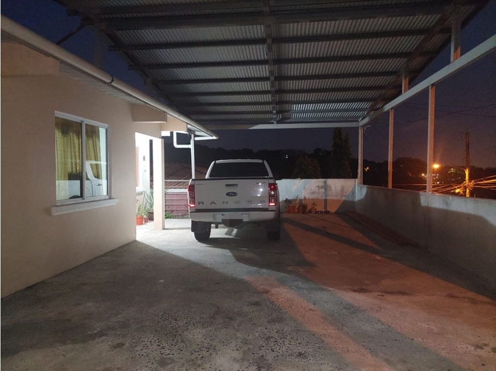 SE VENDE CASA CON ANEXOS EN LAS CUMBRES AM