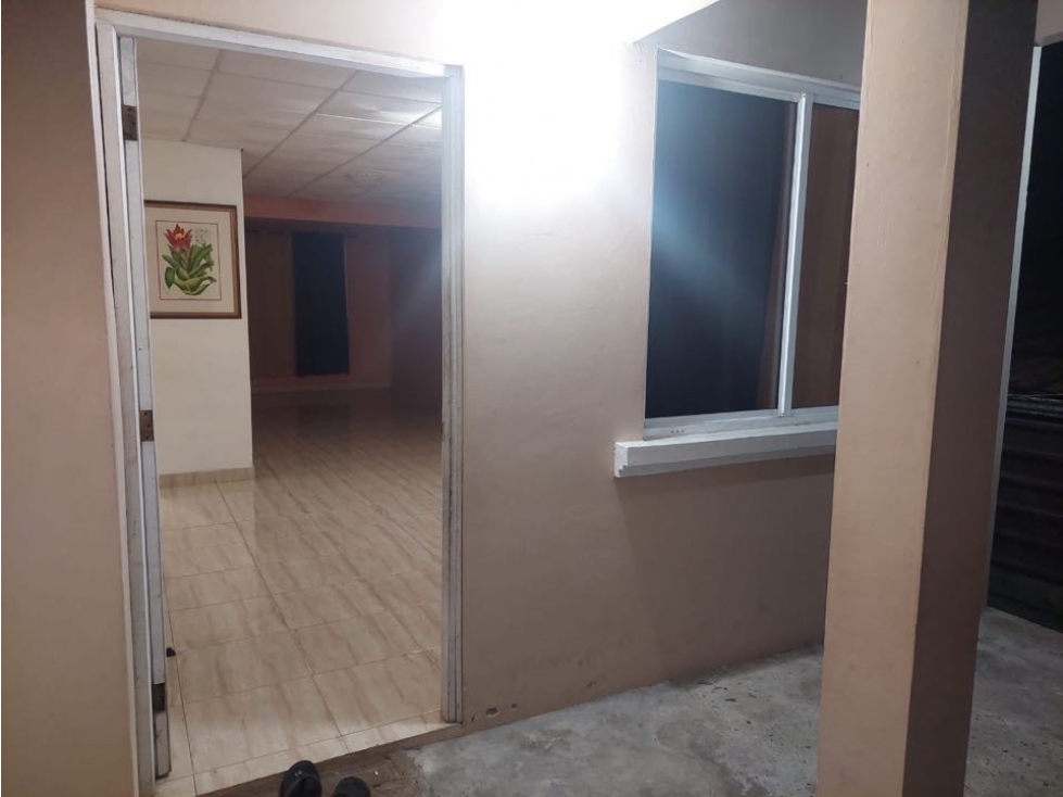 SE VENDE CASA CON ANEXOS EN LAS CUMBRES AM — foto 2