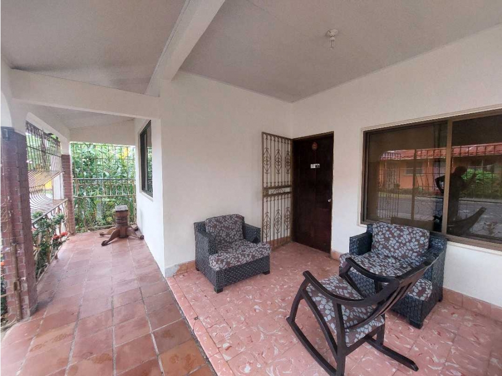 Se vende casa con dos locales comerciales en La Villa de Los Santos. - 3