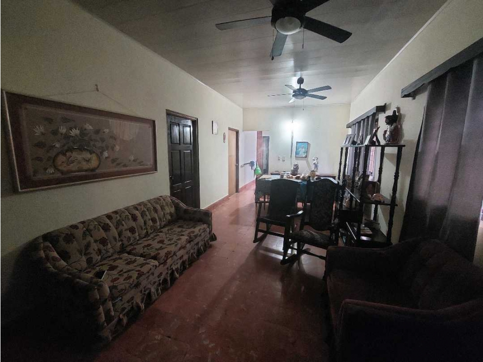 Se vende casa con dos locales comerciales en La Villa de Los Santos. - 5
