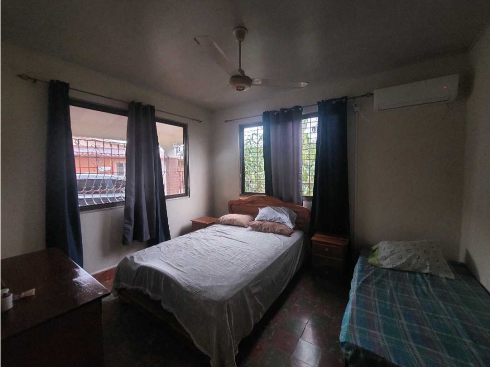 Se vende casa con dos locales comerciales en La Villa de Los Santos. - 6