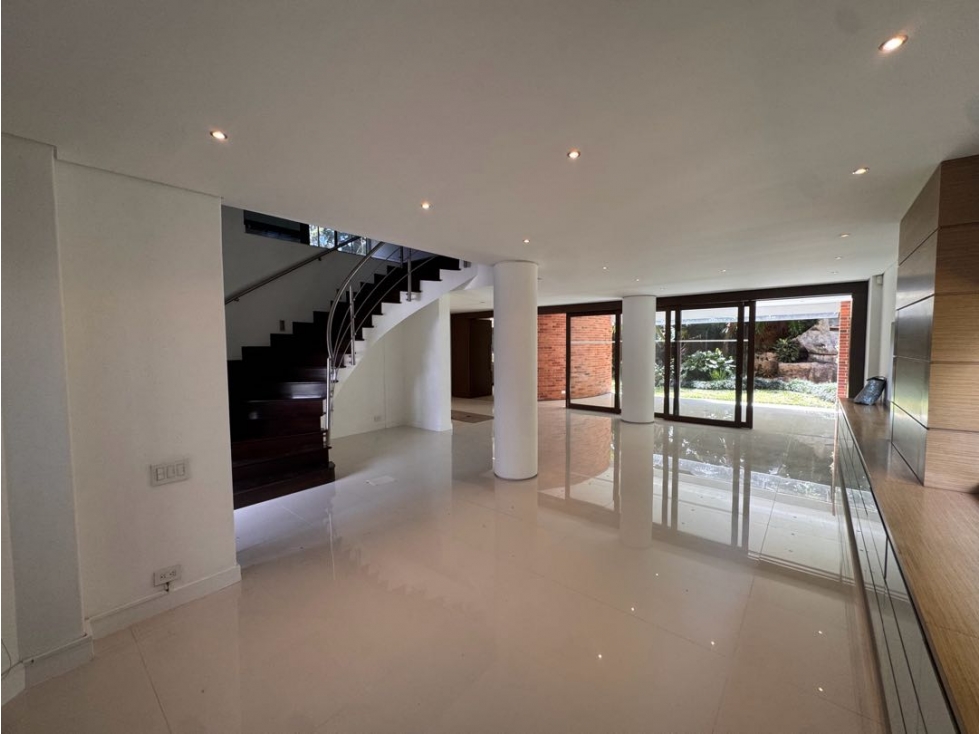 Se vende casa con hermosa fuente. Unidad cerrada. Poblado — foto 3