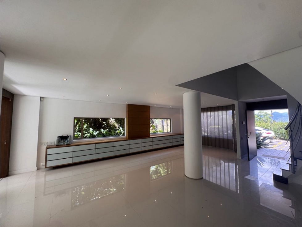 Se vende casa con hermosa fuente. Unidad cerrada. Poblado — foto 4