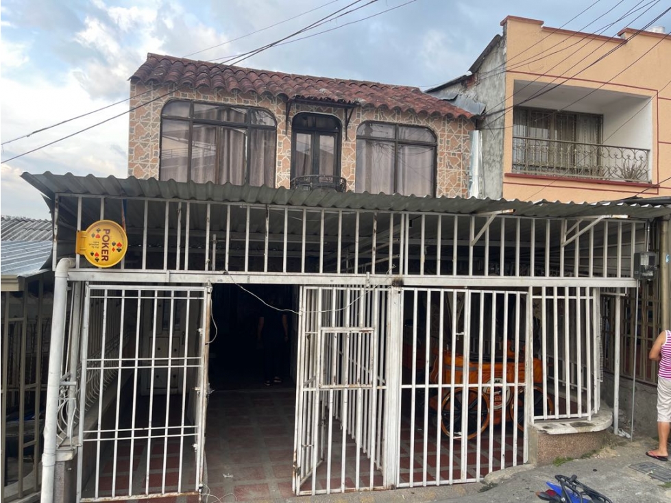 Se Vende Casa con Locales en el Barrio Ciudad Dorada Armenia