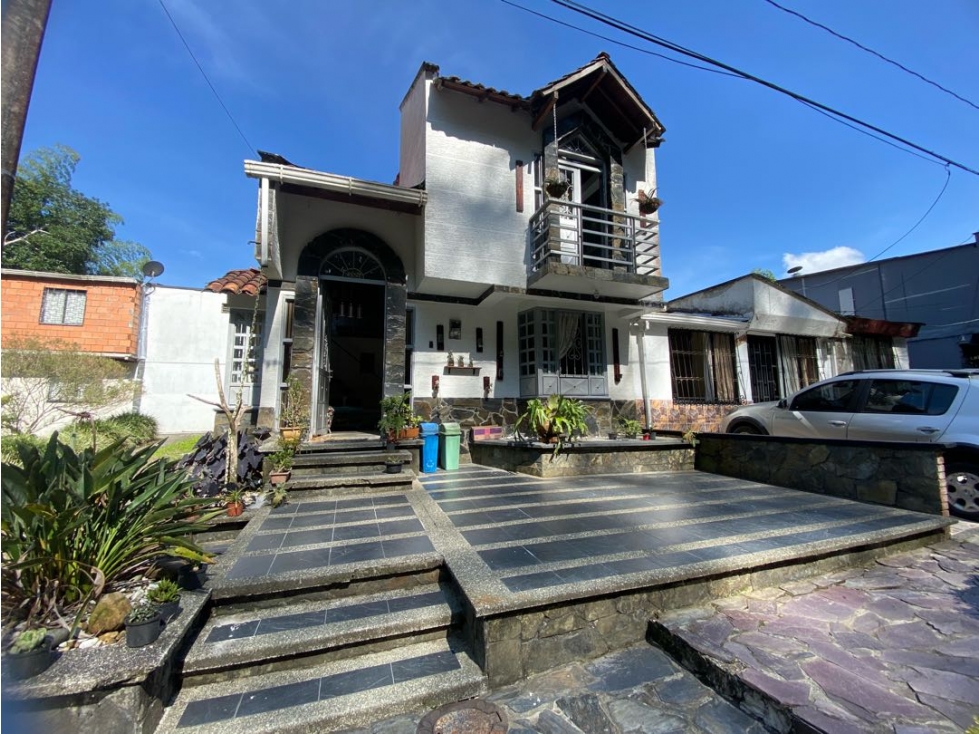 Se vende casa con lote en Mercedes del Norte