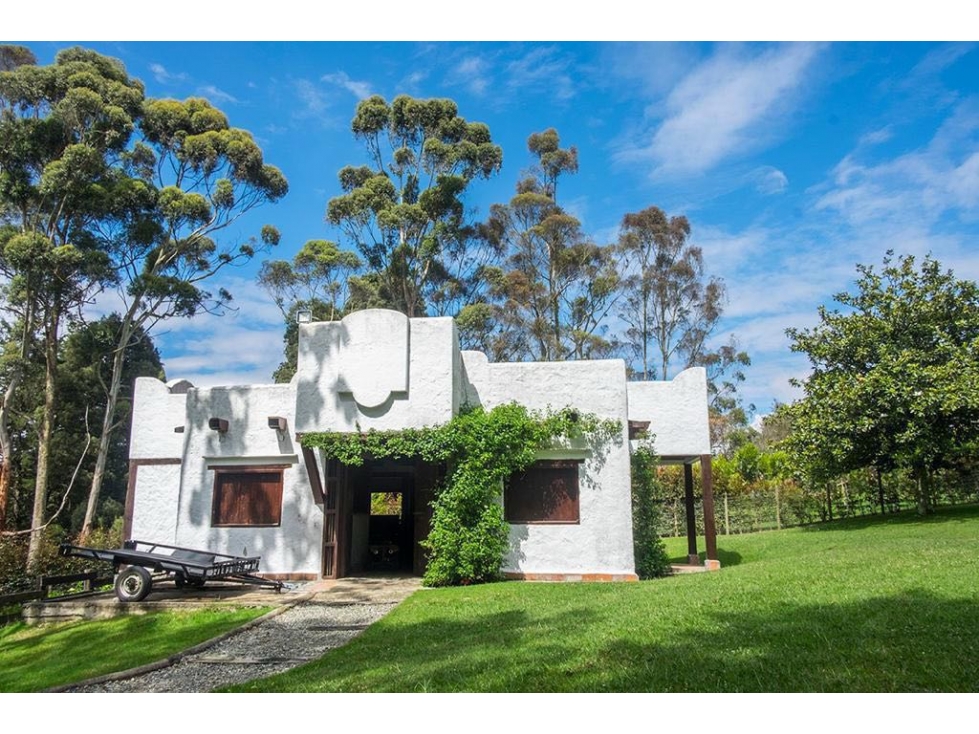 SE VENDE CASA CON PESEBRERAS . SECTOR LA ACUARELA, ALTO DE LAS PALMAS