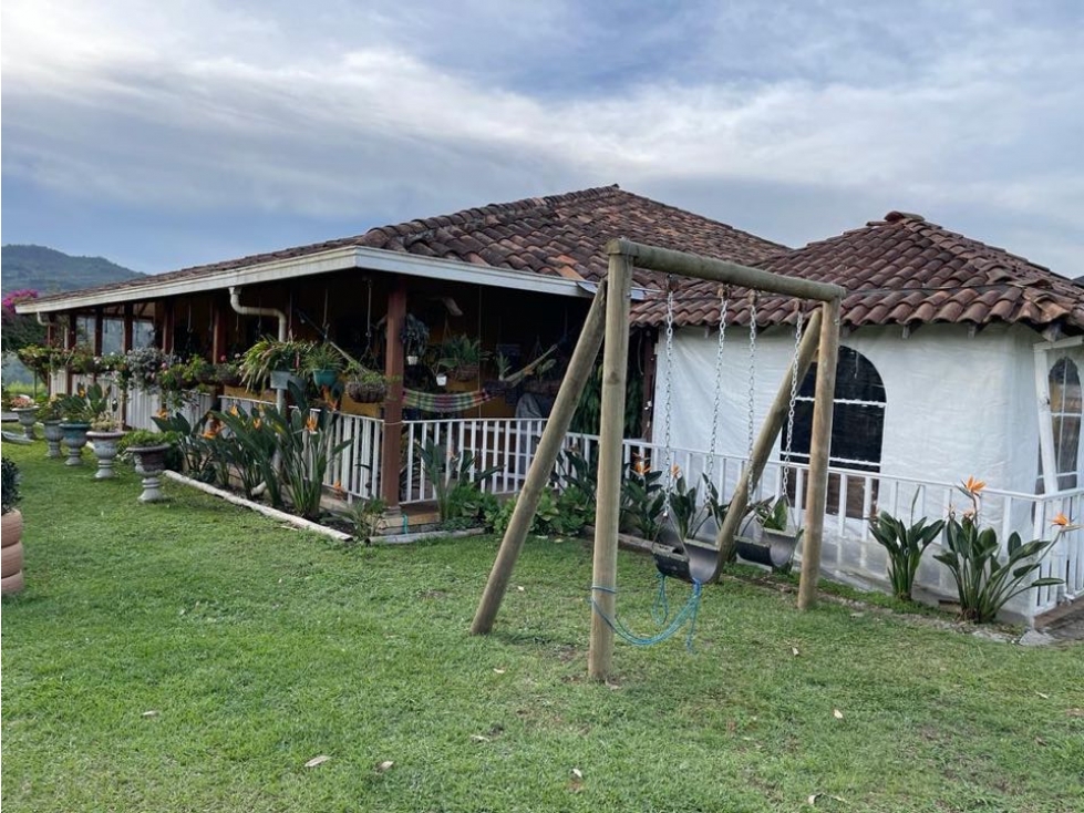 SE VENDE CASA CON PESEBRERAS Y POTREROS EN GUARNE - 2