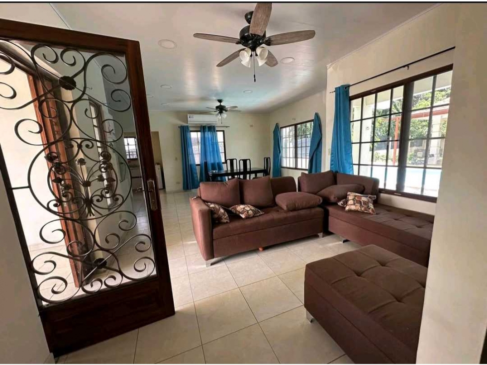 SE VENDE CASA CON PISCINA EN LAS TABLAS. - 2