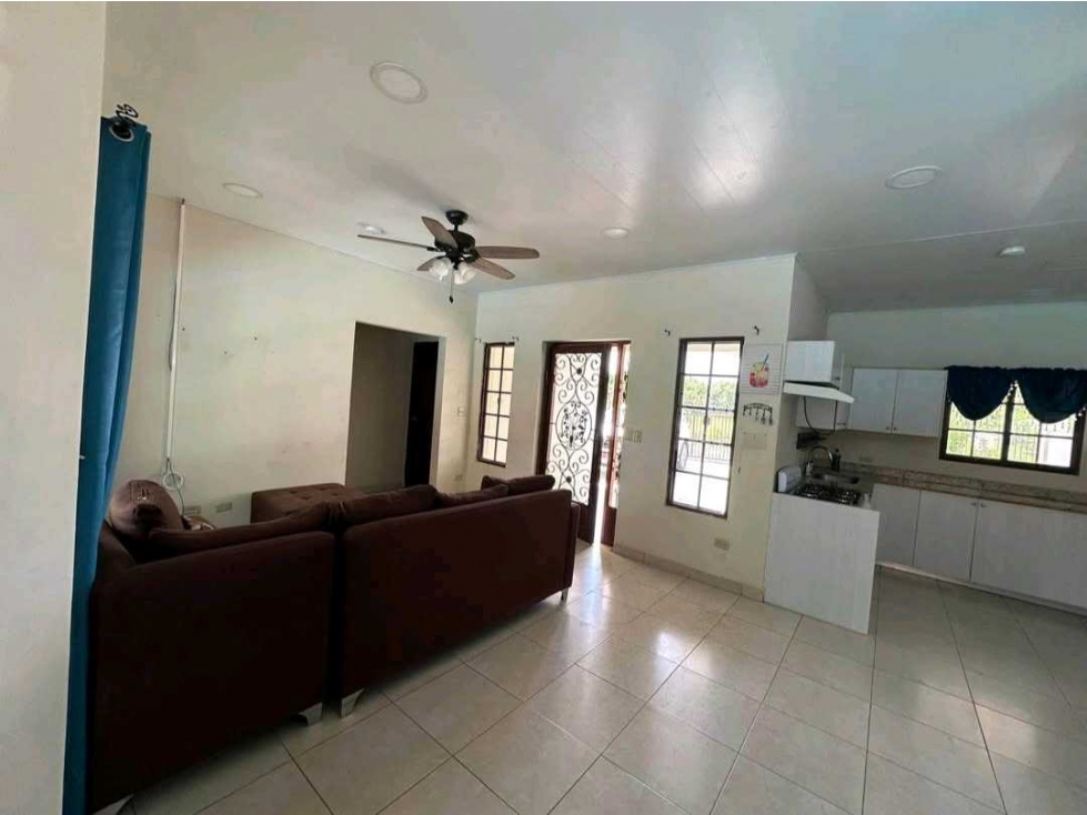 SE VENDE CASA CON PISCINA EN LAS TABLAS. - 4