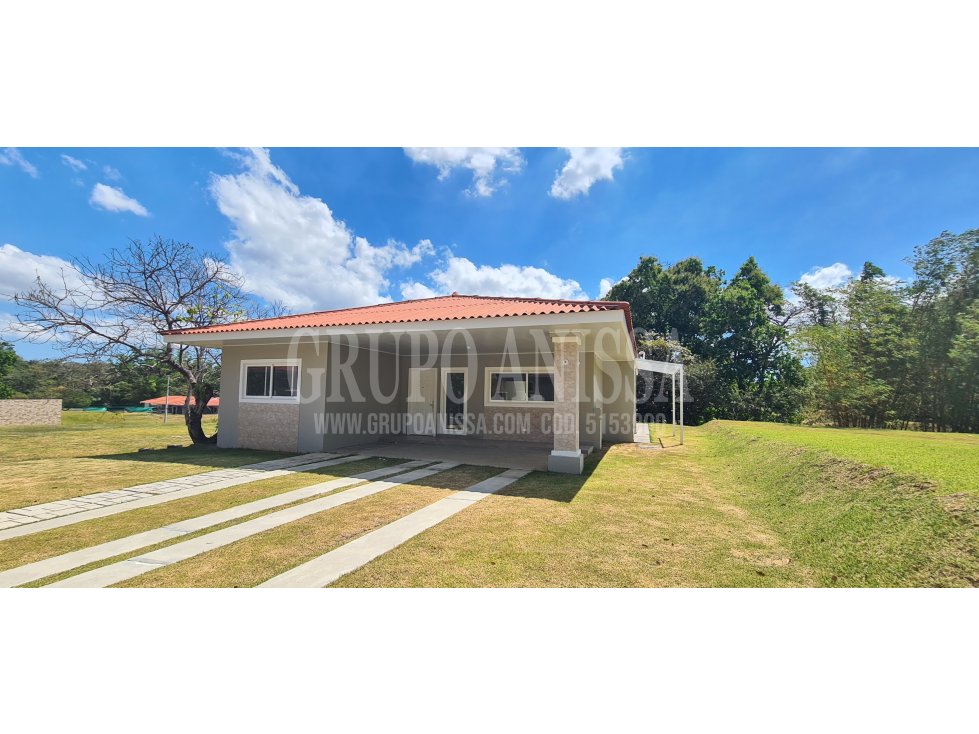 Se Vende Casa con Piscina en Urbanización Privada de Chame - 2