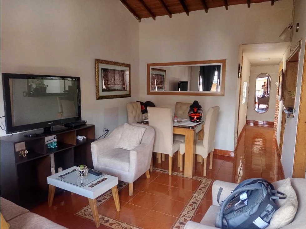 SE VENDE CASA CON TERRAZA Y ANTEJARDIN EN NIQUIA PARTE MEDIA — foto 2