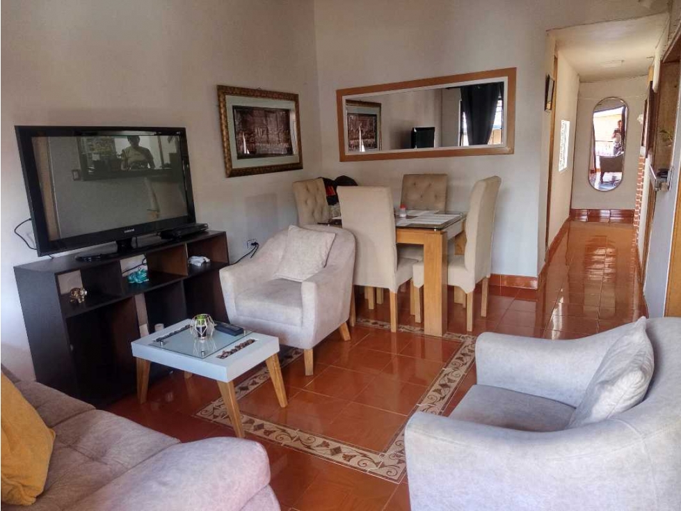 SE VENDE CASA CON TERRAZA Y ANTEJARDIN EN NIQUIA PARTE MEDIA