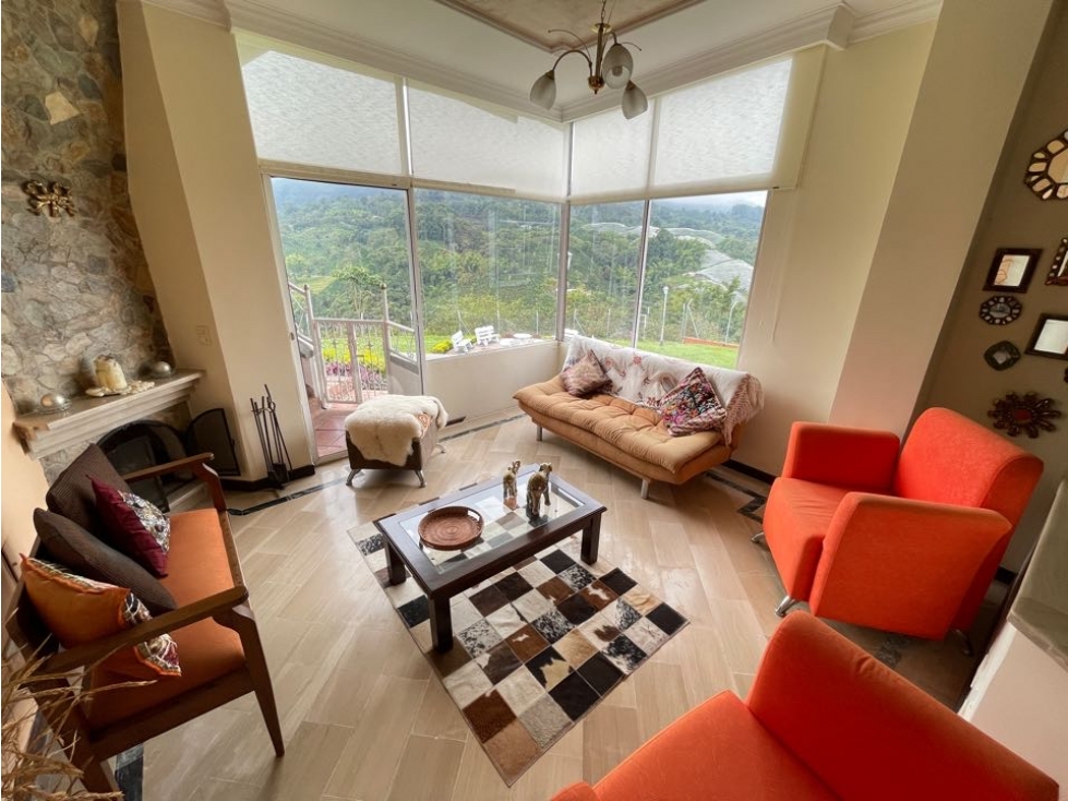 Se Vende Casa con Vista a la Cordillera - Sector Centenario