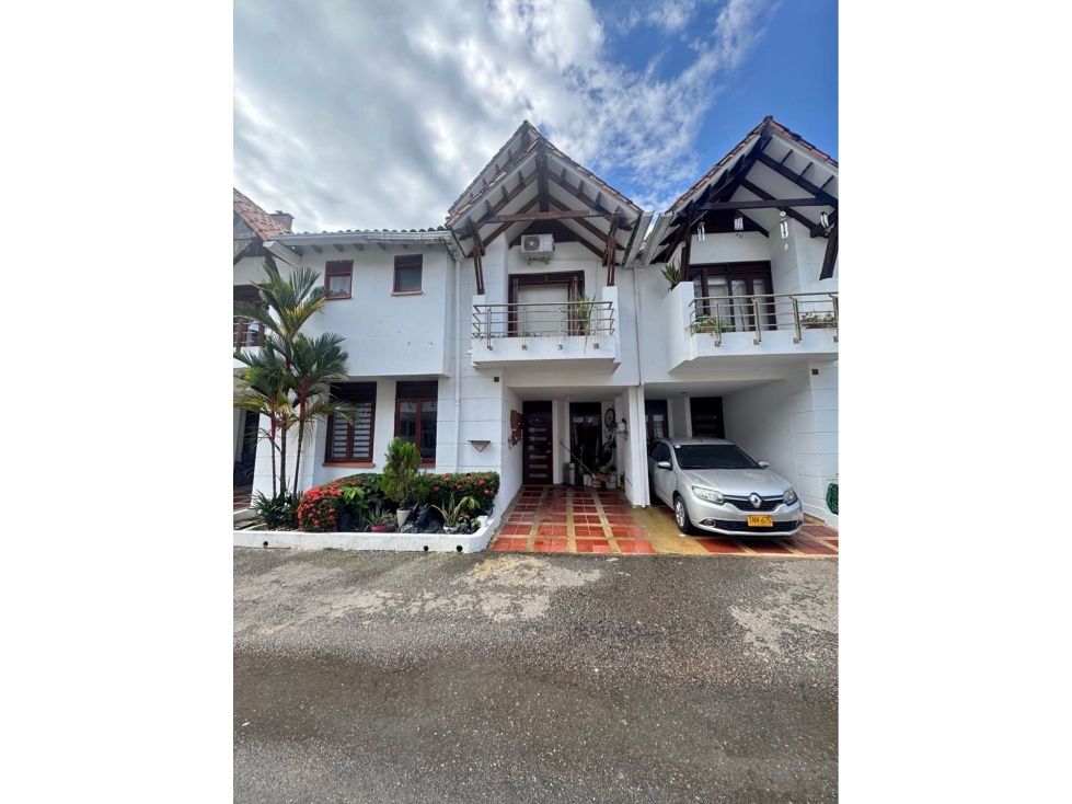 Se vende Casa. Conjunto cerrado, sector del terminal