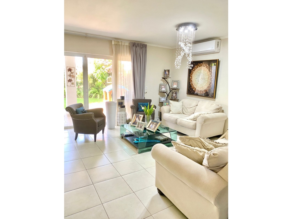 VENTA DE CASA MODELO LYON, PH QUINTAS DE VERSALLES, COSTA SUR