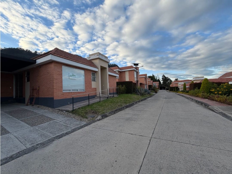 SE VENDE CASA DE 1 NIVEL EN BOSQUE RESIDENCIAL