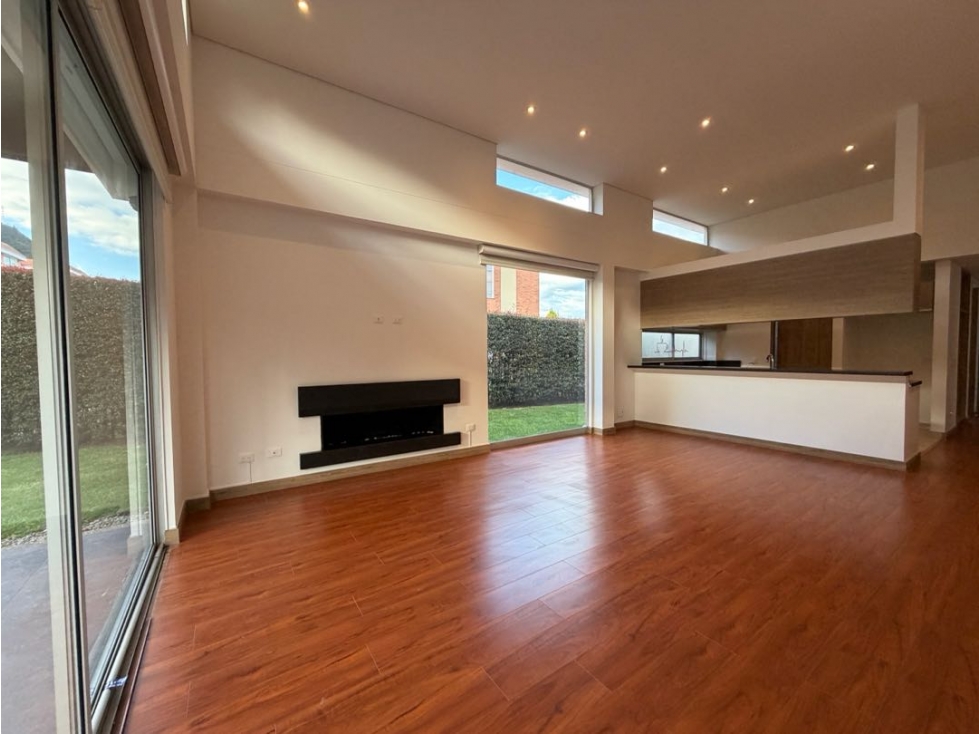 SE VENDE CASA DE 1 NIVEL EN BOSQUE RESIDENCIAL — foto 2