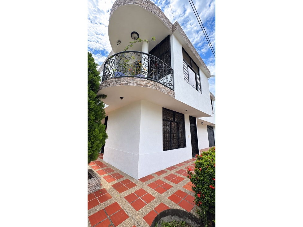 SE VENDE CASA DE 2 PISOS | BARRIO LOS HELECHOS YOPAL, CASANARE