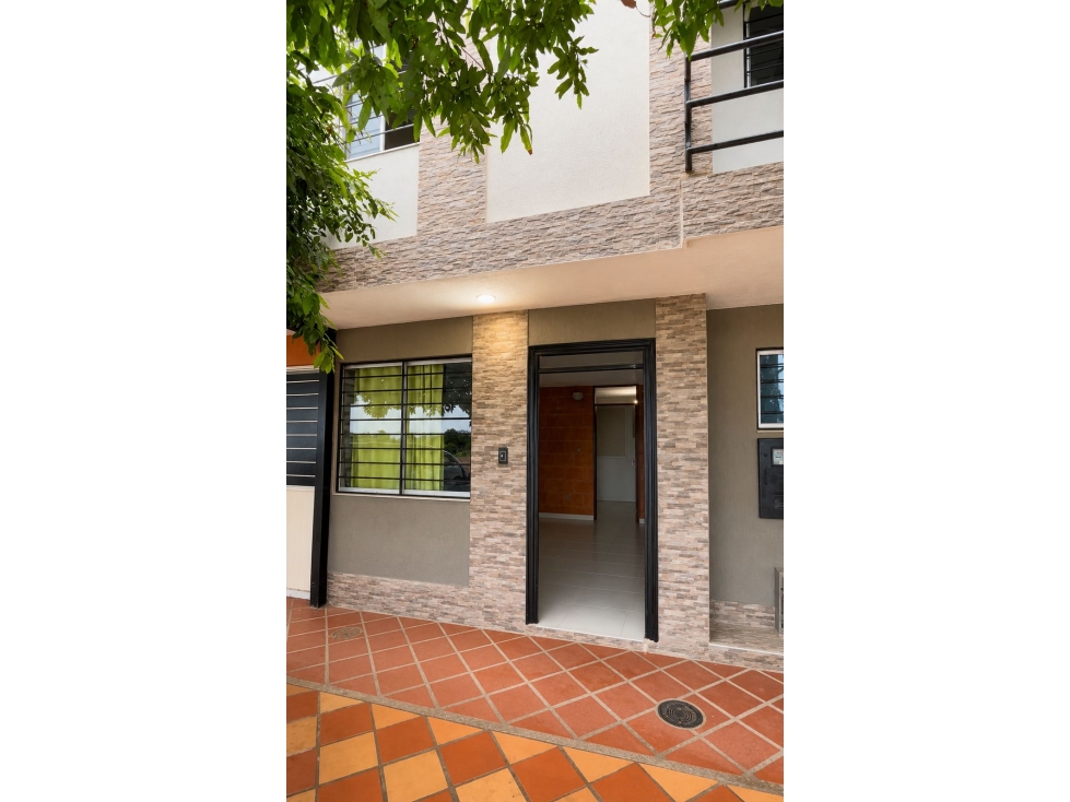 SE VENDE CASA DE 2 PISOS EN CONJUNTO SENDEROS DE MANARE YOPAL