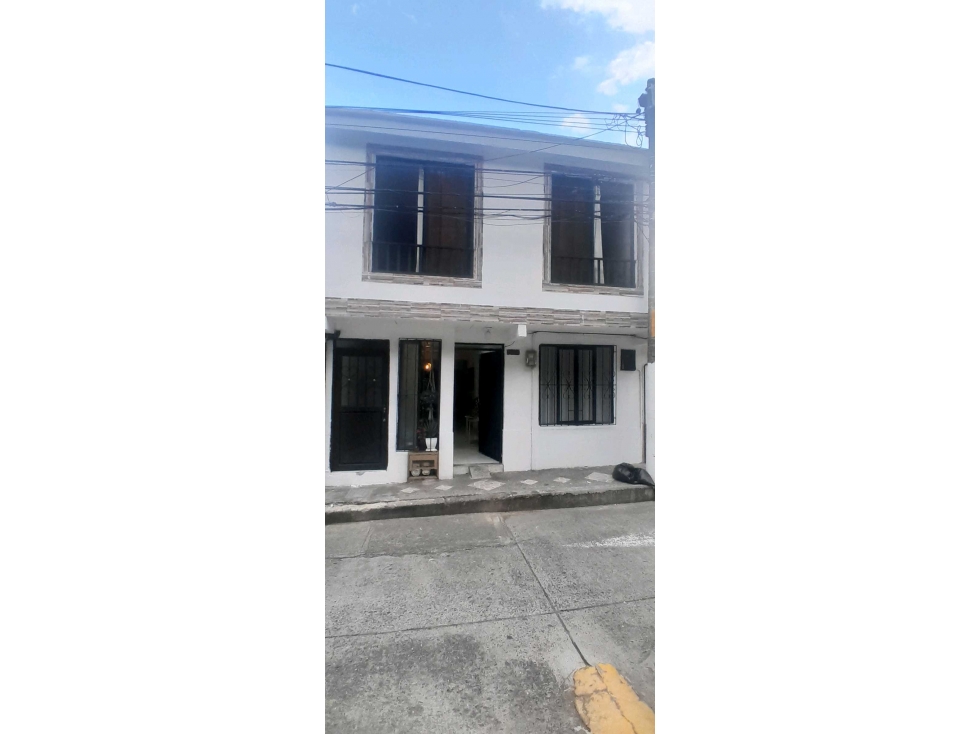 SE VENDE CASA DE 2 PISOS INDEPENDIENTES EN EL POBLADO 1