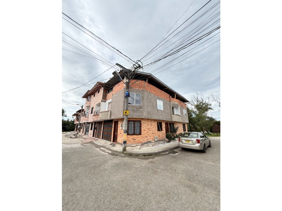 Se vende casa de 2 pisos + losa en Ciudadela La Palma, El Carmen