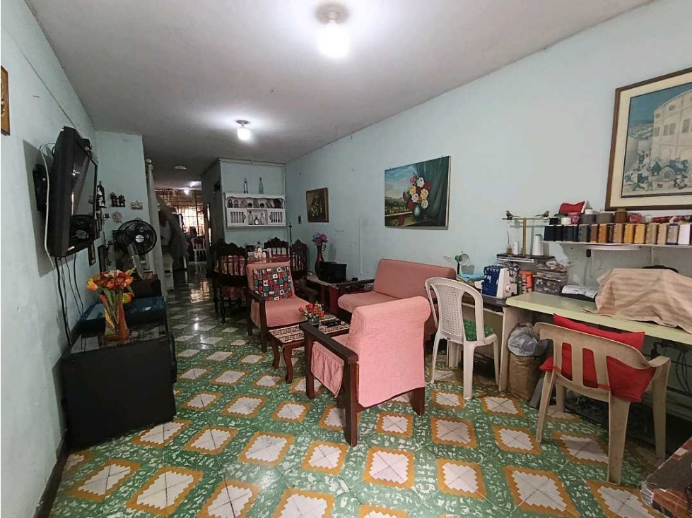 SE VENDE CASA DE 2DOS NIVELES B/ TRONCAL — foto 2