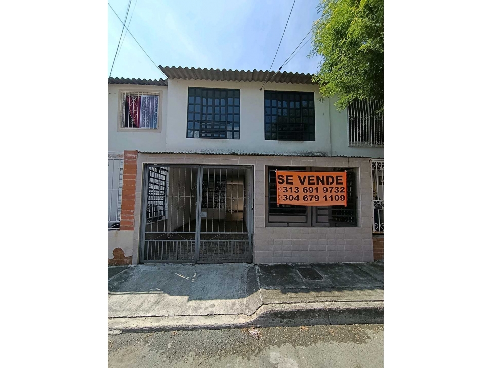 SE VENDE CASA DE 2DOS NIVELES EN EL B/ PQ.CAMINOS DE LA HACIENDA