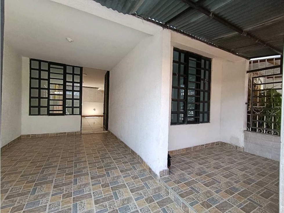 SE VENDE CASA DE 2DOS NIVELES EN EL B/ PQ.CAMINOS DE LA HACIENDA — foto 2