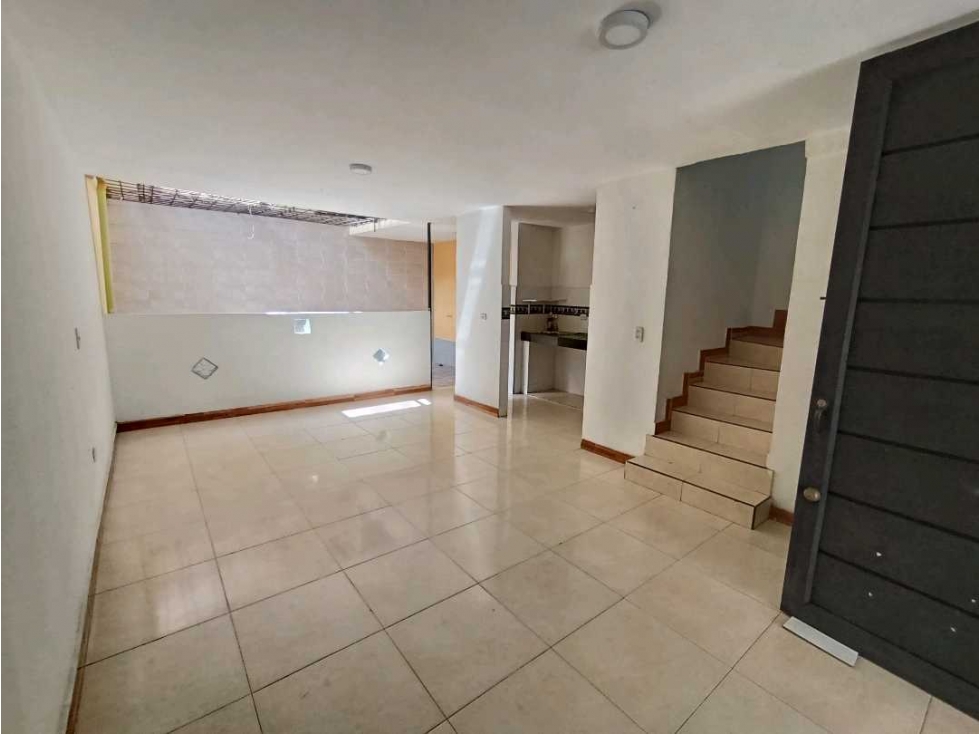 SE VENDE CASA DE 2DOS NIVELES EN EL B/ PQ.CAMINOS DE LA HACIENDA — foto 3