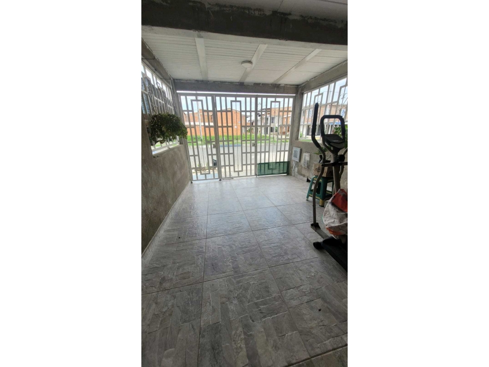 Se VENDE casa de 3 niveles sobre avenida Terranova Jamundi — foto 5