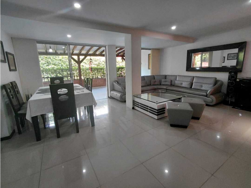 SE VENDE CASA DE 3 PISOS EN PANCE