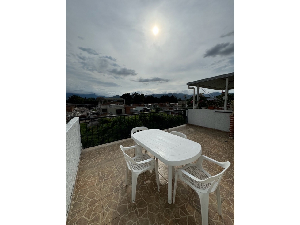 SE VENDE CASA DE 3 PISOS CON TERRAZA EN SANTA BARBARA — foto 2