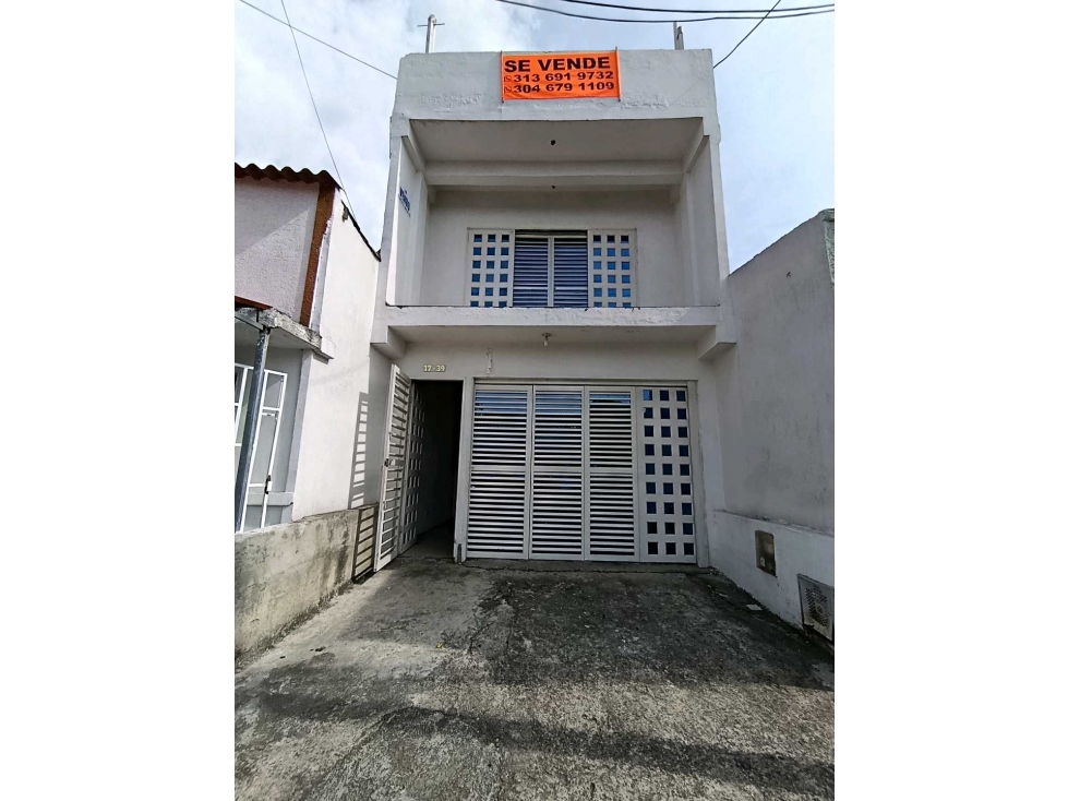 SE VENDE CASA DE 3ES NIVELES EN EL B/DANUBIO