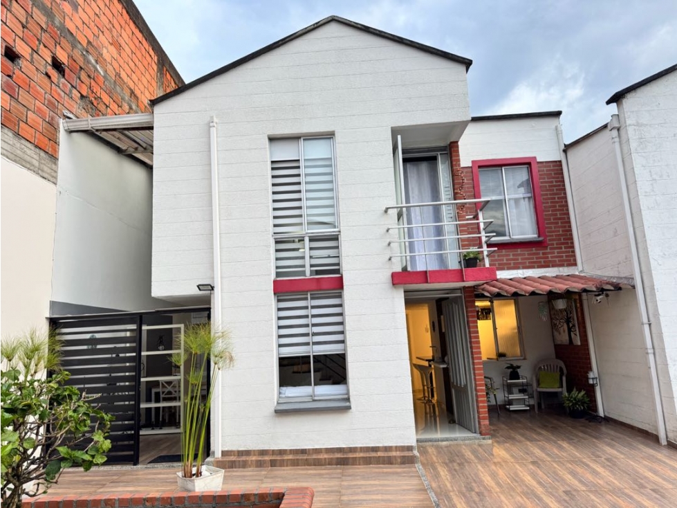 SE VENDE CASA DE 4 HABITACIÓNES, PARQUE INDUSTRIAL — foto 2