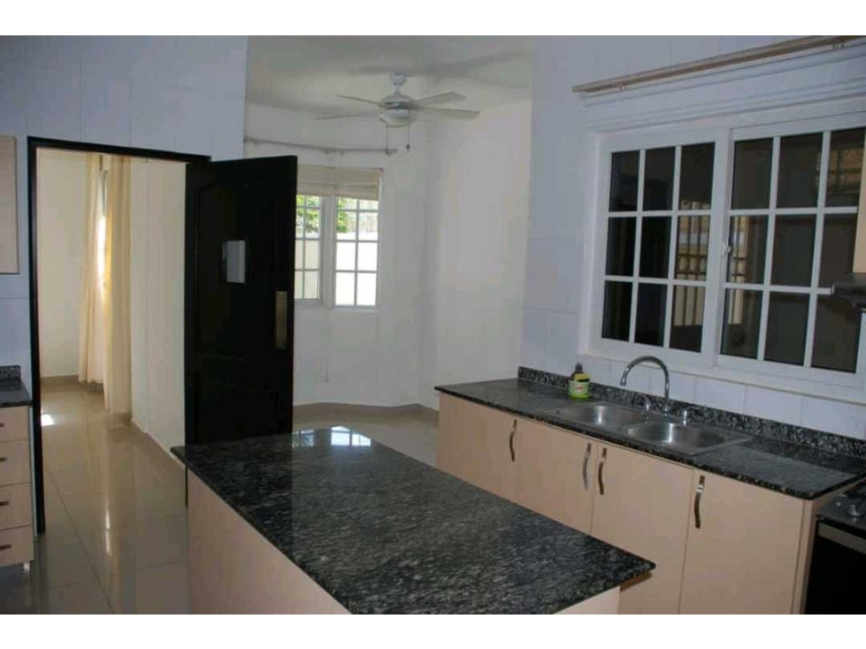 SE VENDE CASA DE 4 RECAMARAS EN VILLA VALENCIA,COSTA SUR — foto 2