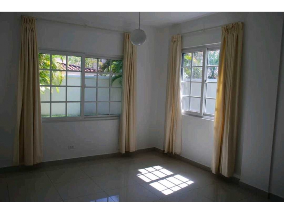 SE VENDE CASA DE 4 RECAMARAS EN VILLA VALENCIA,COSTA SUR — foto 5