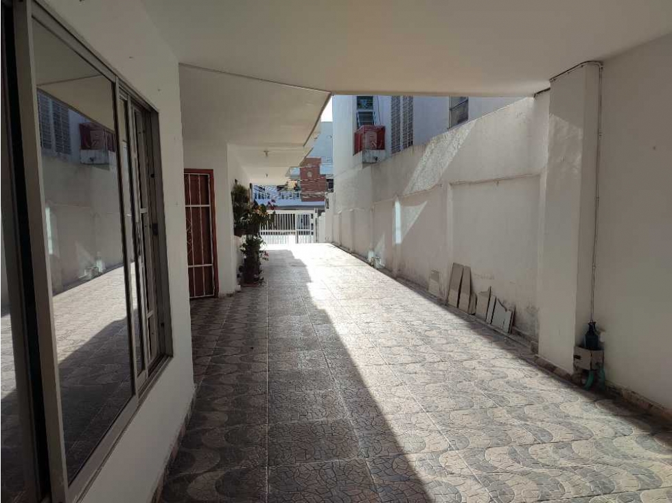 Se vende casa de cinco alcobas en Betania Barranquilla — foto 2