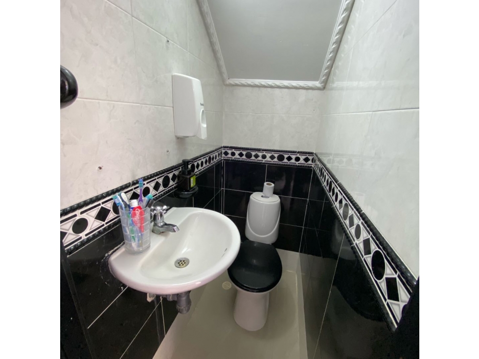 SE VENDE CASA DE DOS NIVELES BARRIO VILLA CAROLINA — foto 5