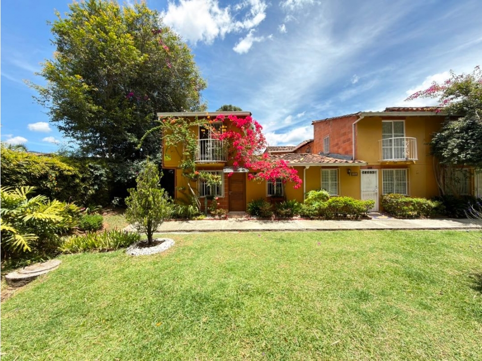 Se vende casa de dos niveles en condominio campestre en La Ceja — foto 2