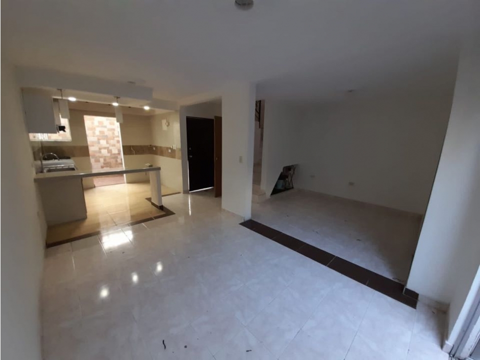 Se vende casa de dos pisos en conjunto Barrio Las Mercedes Palmira — foto 2