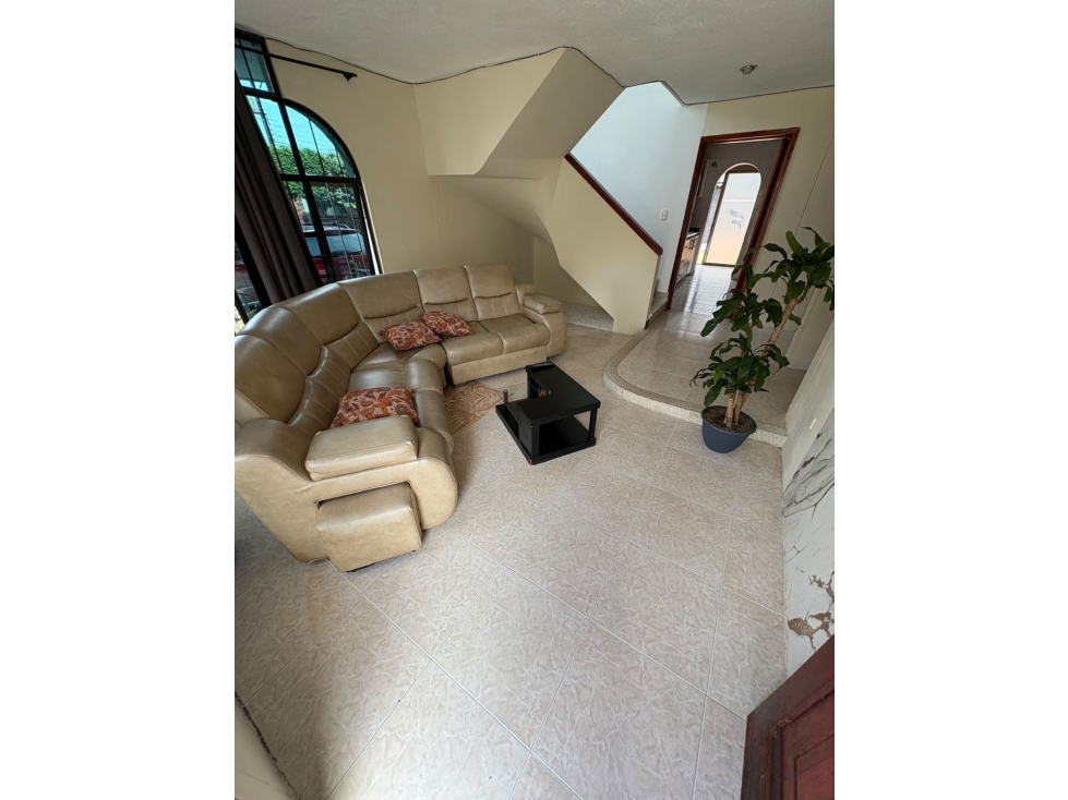SE VENDE CASA DE DOS PISOS EN CONJUNTO PORTALES DEL HOBO | YOPAl — foto 3