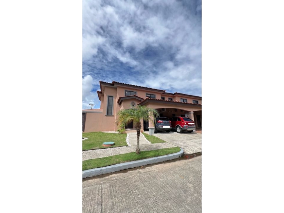 SE VENDE CASA DE ESQUINA EN VERSALLES