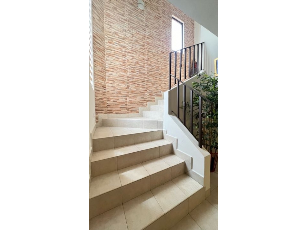 SE VENDE CASA DE ESQUINA EN VERSALLES — foto 2