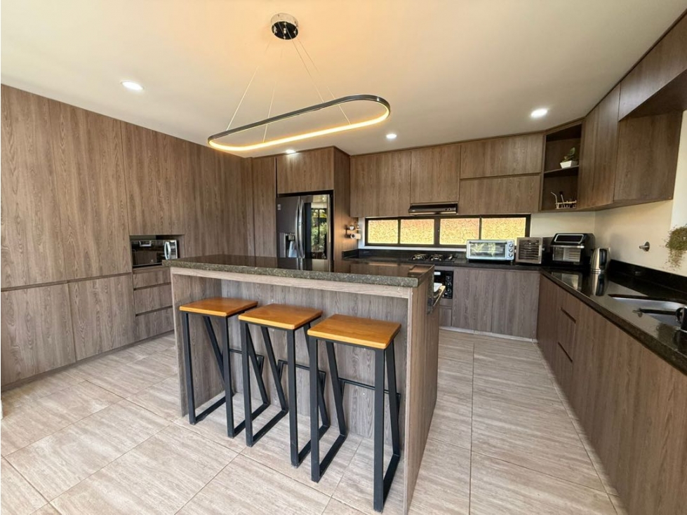 Se vende casa de lujo con piscina en condominio cerca a San Antonio — foto 3