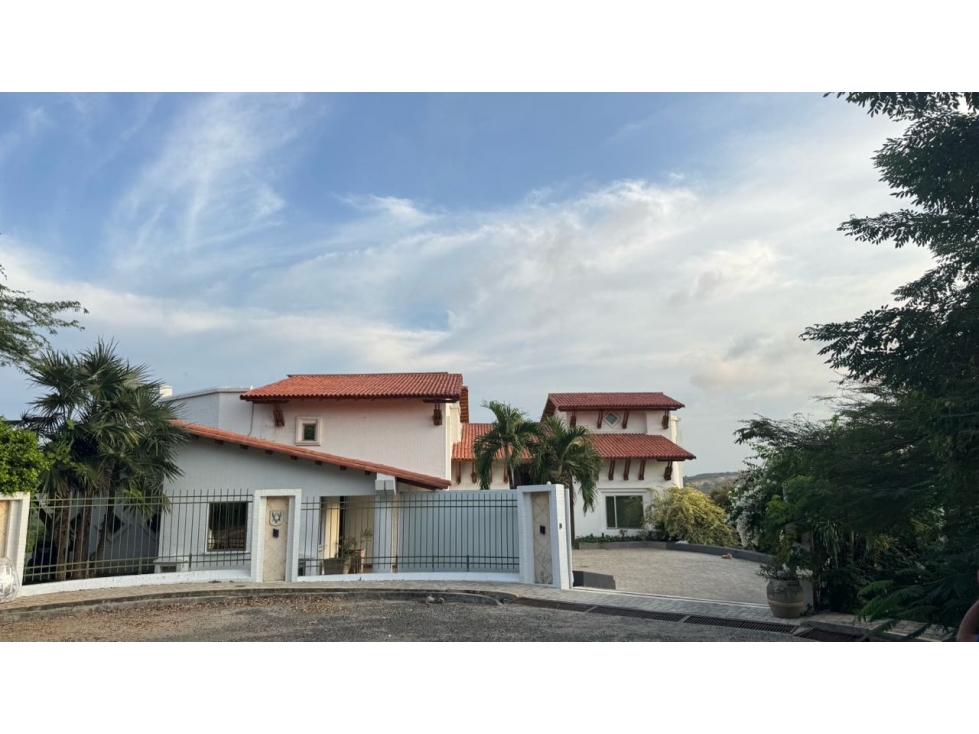 SE VENDE CASA DE LUJO EN EL SECTOR DE LAGOS DEL CAUJARAL