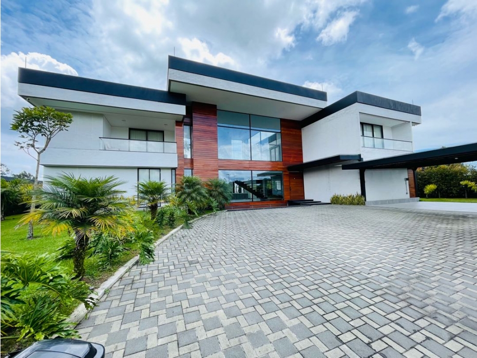 Se vende o se alquila casa de lujo en Llanogrande
