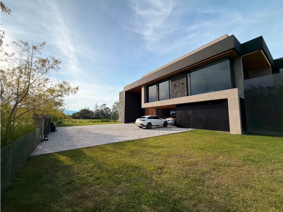 Se vende casa de lujo en Llano Grande